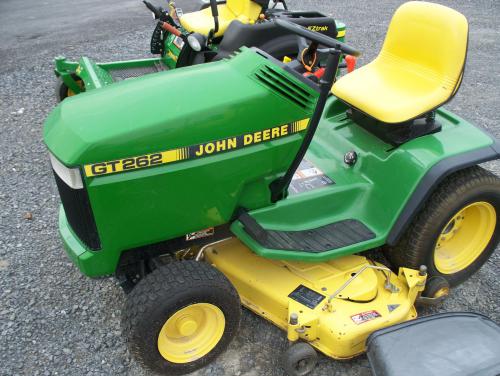 John Deere lawn tractors GT262 John Deere lawn tractors GT262